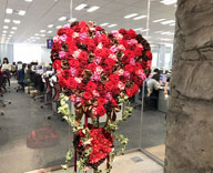 18 西新宿 アニコム損害保険 造花 バレンタイン 装飾
