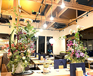 24 調布深大寺 店内 季節の装飾 造花アレンジメント アーティフィシャルフラワー hitotoki 事例