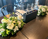 24 銀座 イベント会場 生花装飾 テーブル装花 イベント装飾 SEASONS 事例