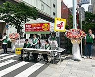 25 銀座4丁目 イベント 母の日 カーネーション 巨大花束 SEASONS 事例