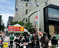 25 銀座4丁目 イベント 母の日 カーネーション 巨大花束 SEASONS 事例