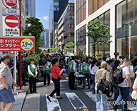 26 銀座 路上 スタンド 花束 母の日 SEASONS 事例